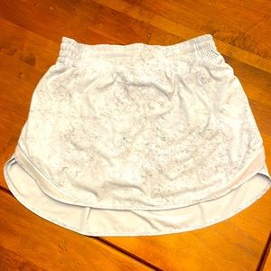 Lululemon Hotty Hot Skirt Long Size 8 Gravel Dust Pastel Blue